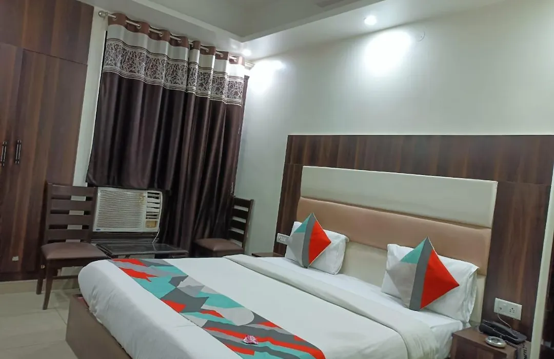 Hotel Park Suites - Near Igi Airport Terminal 3-1