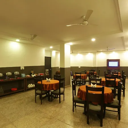 Hotel Park Suites - Near Igi Airport Terminal 3-3